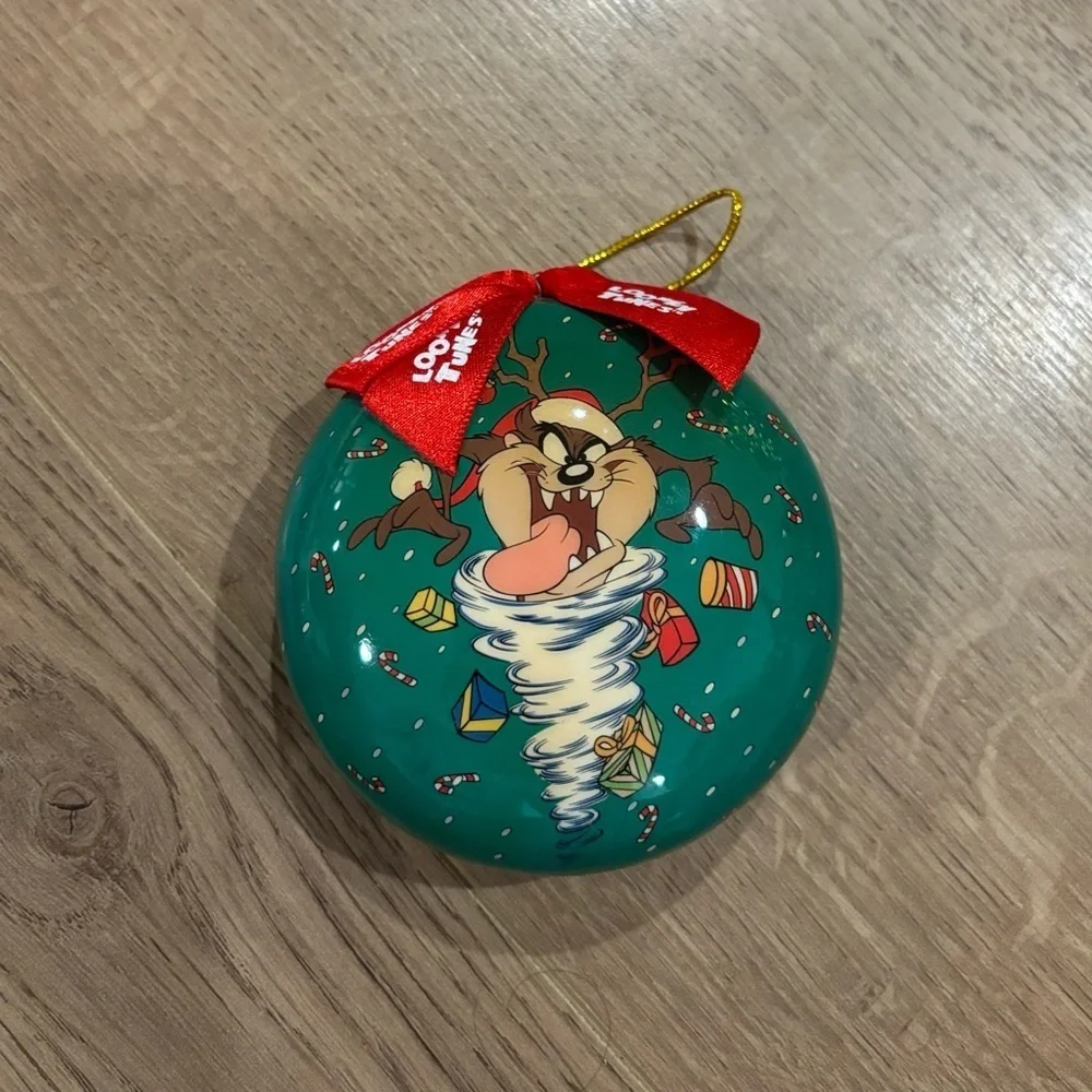 Warner Brothers Looney Tunes Christmas ornament Tasmanian Devil (Taz)